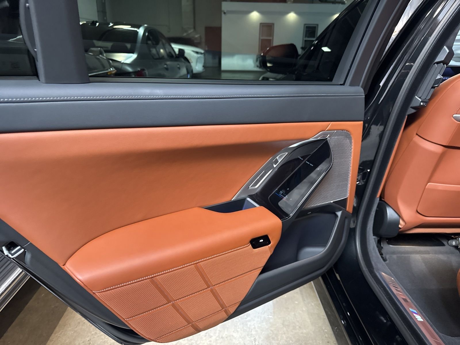 Used 2025 Black BMW xDrive60 image 12