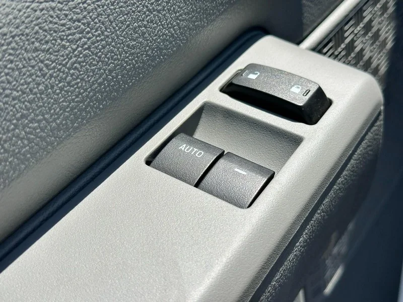 New 2026 Oxford White Ford E-350 SRW High Roof image 11