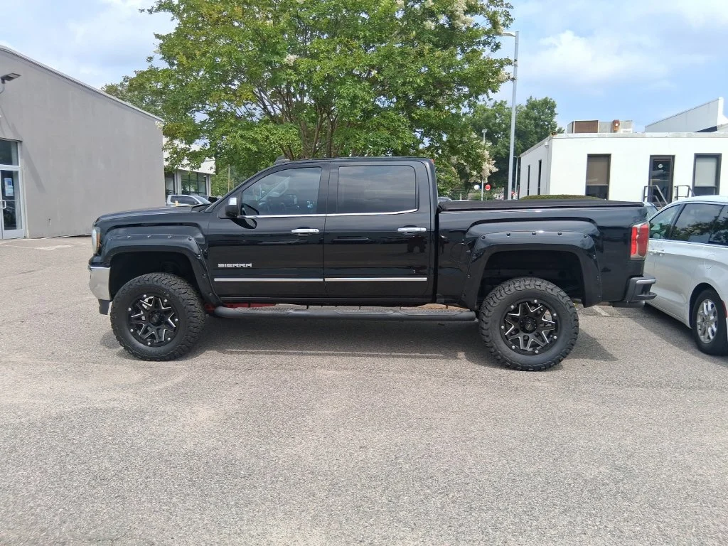 Used 2018 Black GMC SLT image 10