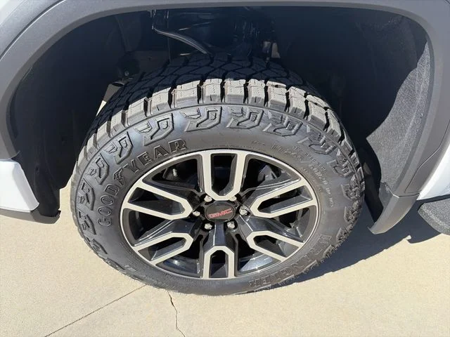 New 2026 White GMC AT4 image 11
