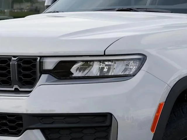 New 2026 Bright White Clear-Coat Exterior Paint Jeep Laredo image 38