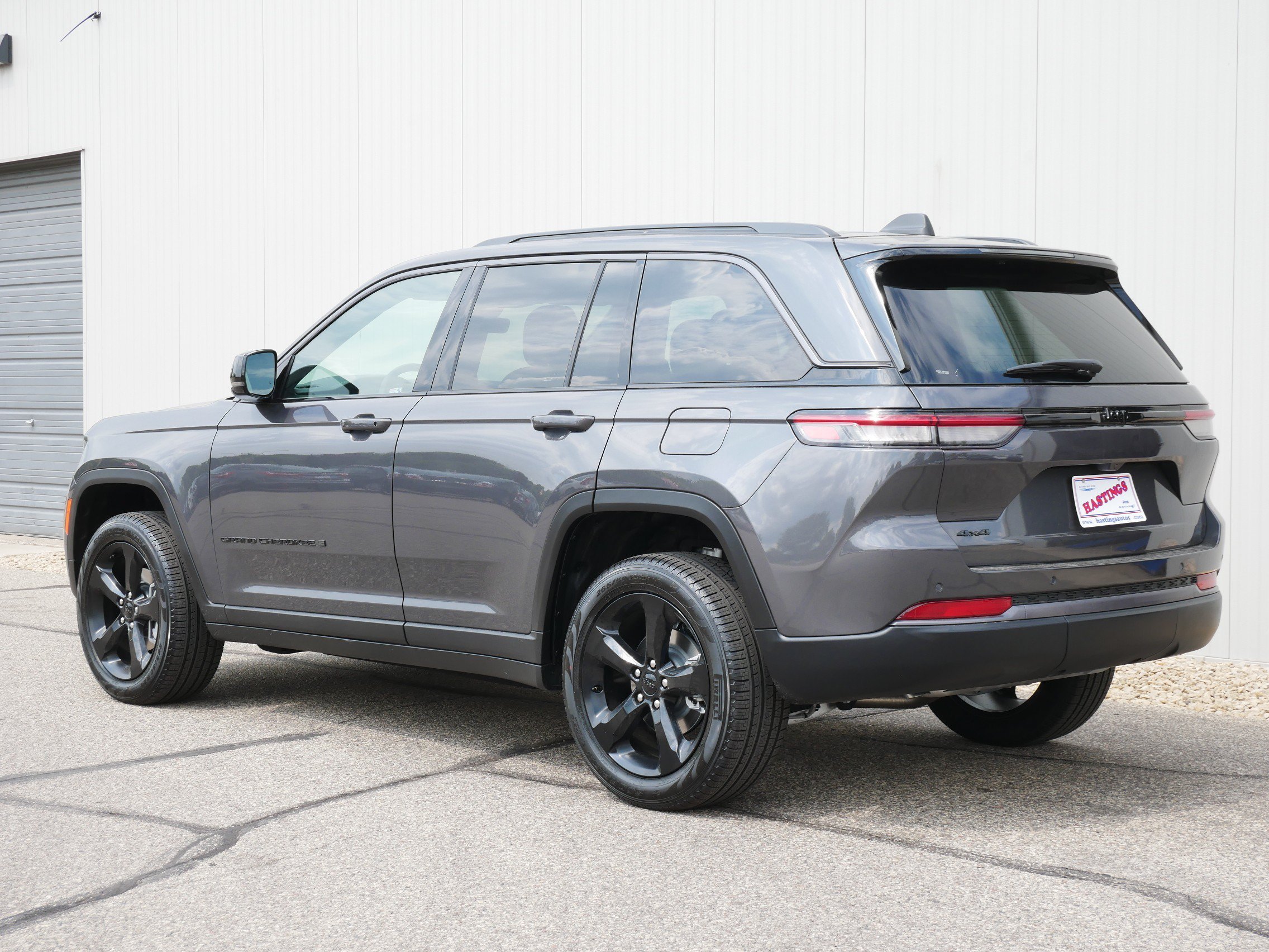 New 2026 Baltic Gray Metallic Clear-Coat Exterior Paint Jeep Limited image 3