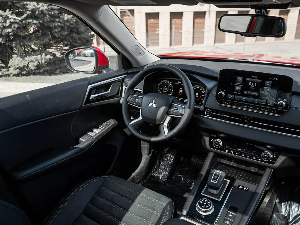 2025 Mitsubishi Outlander Plug-in Hybrid SE - Photo 14