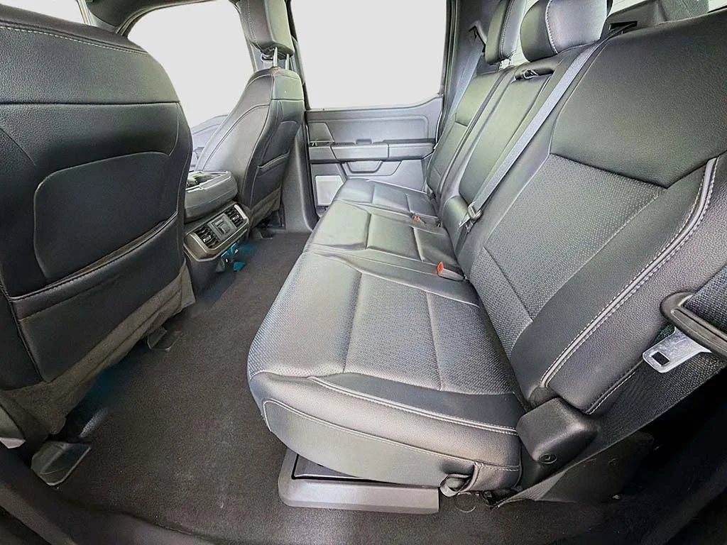 Used 2024 Carbonized Gray Metallic Ford Lariat image 26