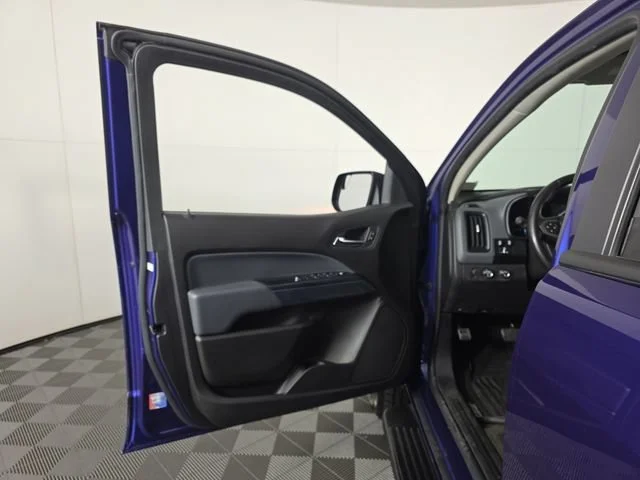Used 2017 LASER BLUE METALLIC Chevrolet 4WD Z71 image 26