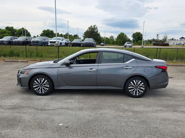 Used 2024 Gray Nissan 2.5 SV image 4