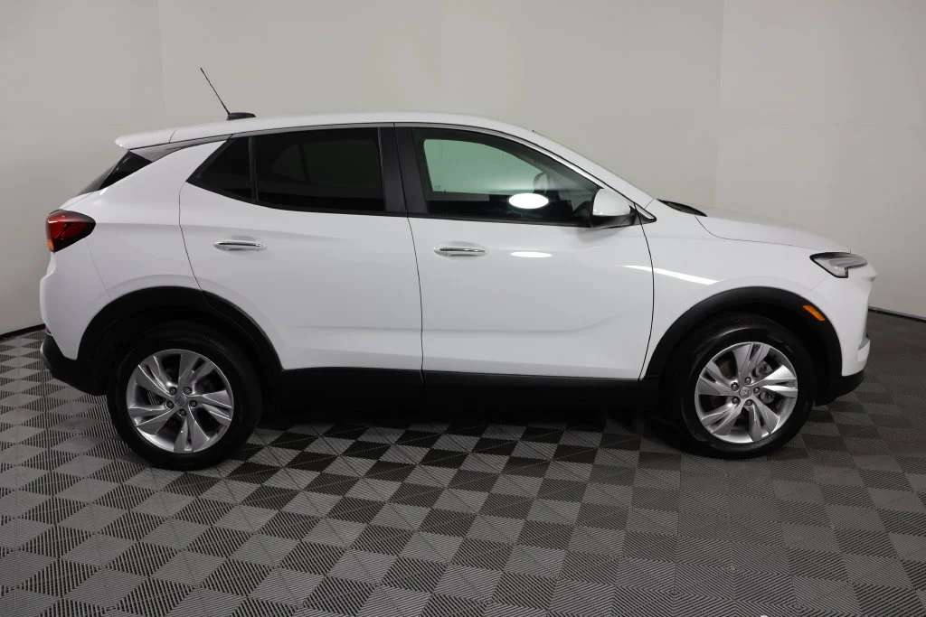 Used 2026 Summit White Buick Preferred image 9