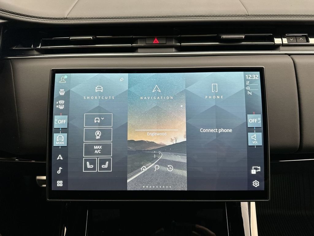 New 2026 Santorini Black Land Rover Dynamic SE image 13