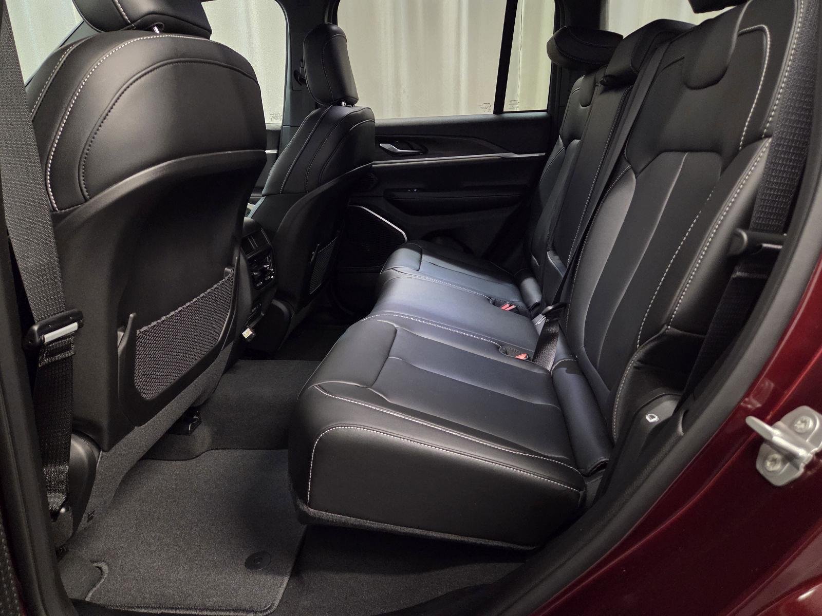 New 2026 Velvet Red Pearl-Coat Exterior Paint Jeep Limited image 23