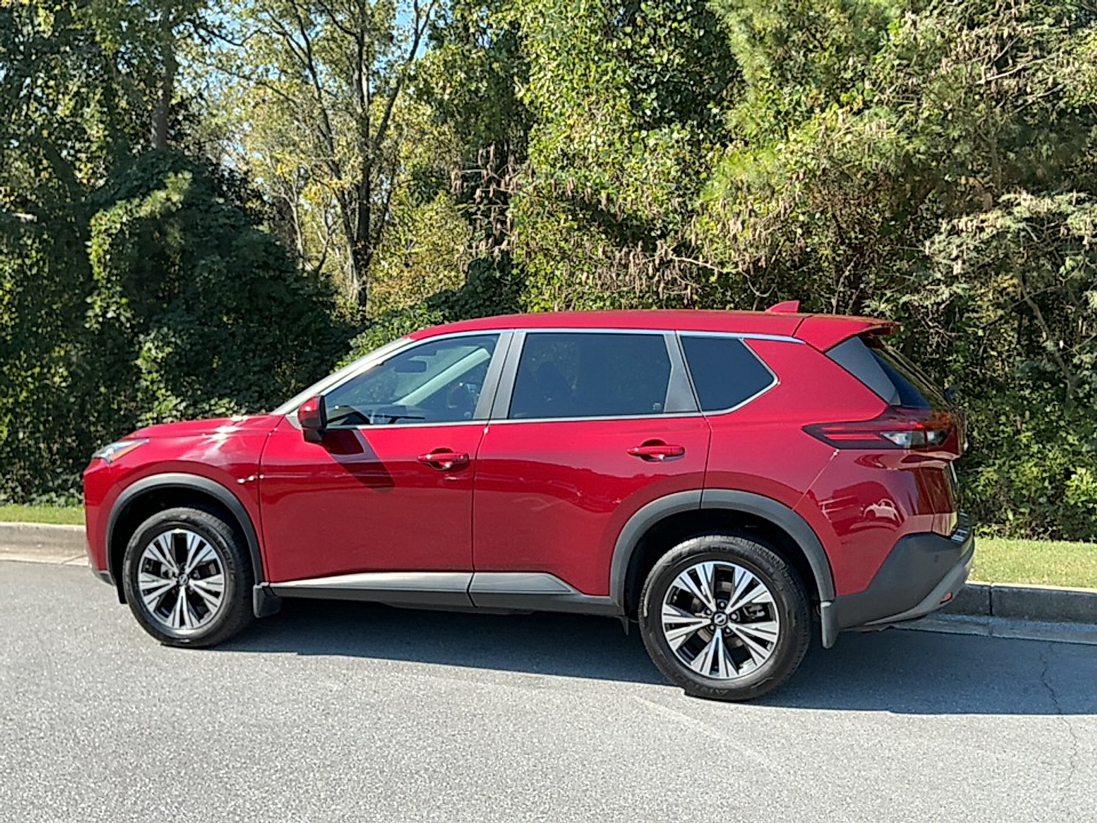 Used 2023  Nissan SV FWD image 3