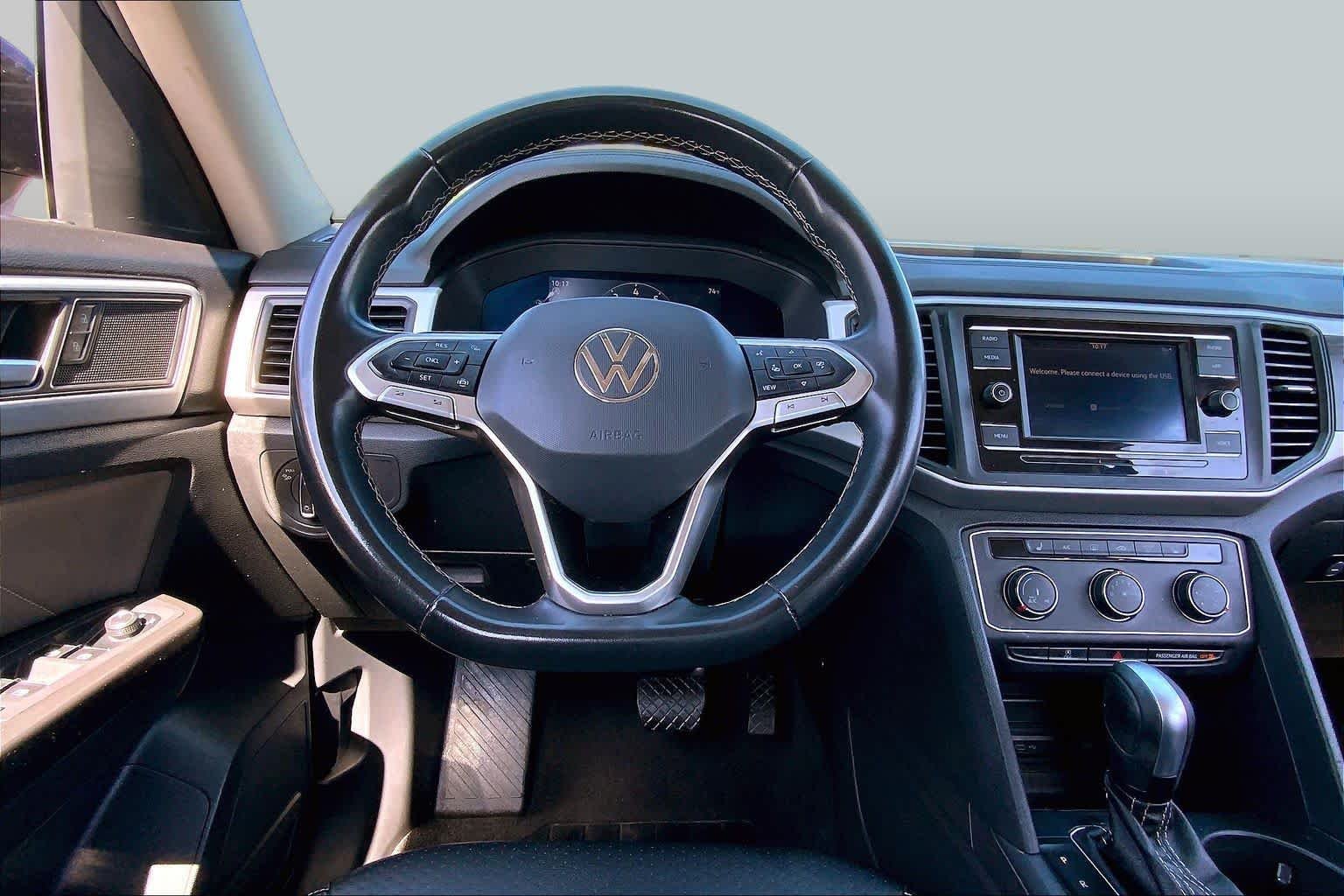 Used 2022 DEEP BLACK PEARL EFFECT Volkswagen 2.0T SE image 6