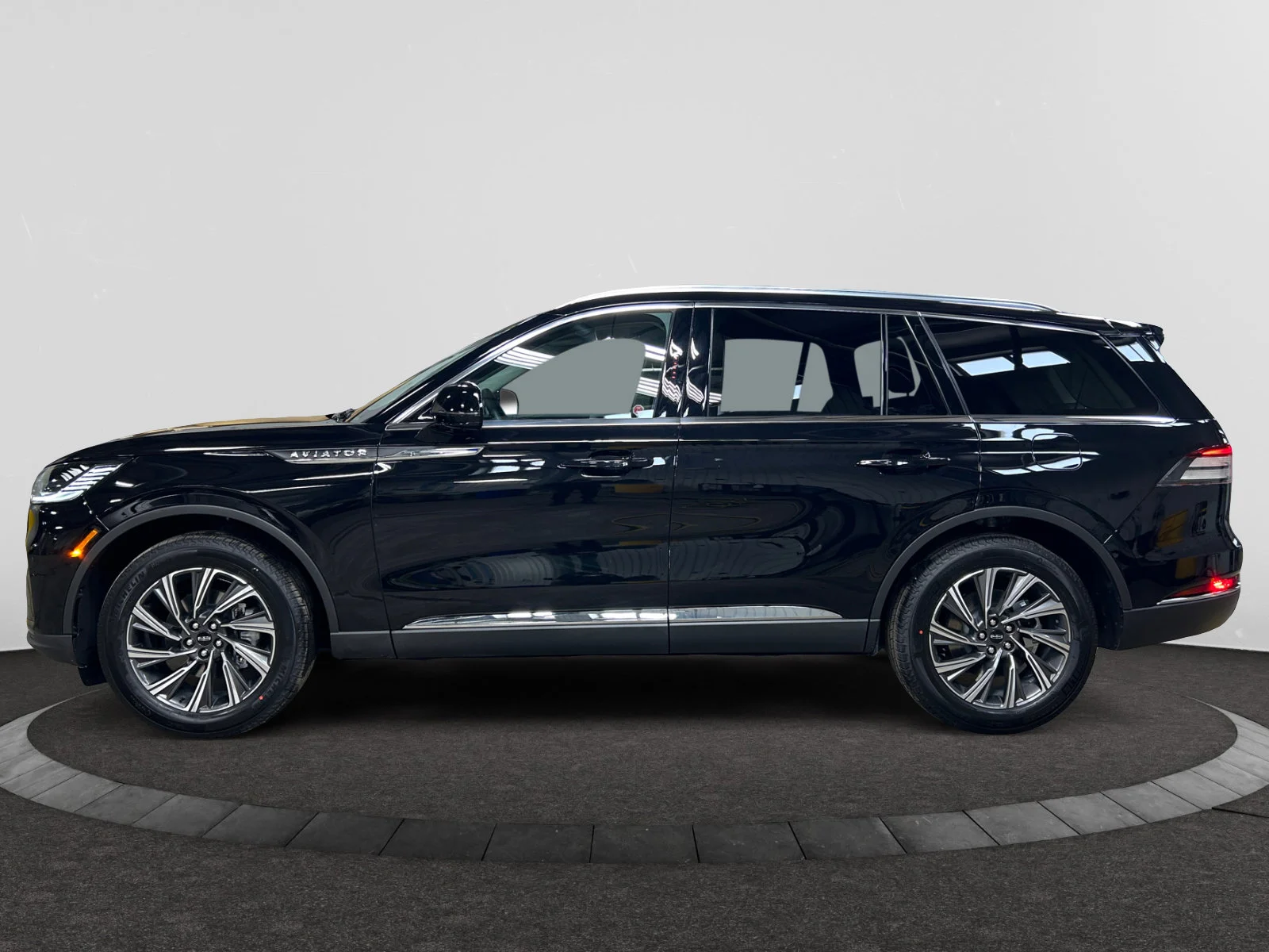 New 2026 Infinite Black Metallic Clearcoat Lincoln Premiere image 2