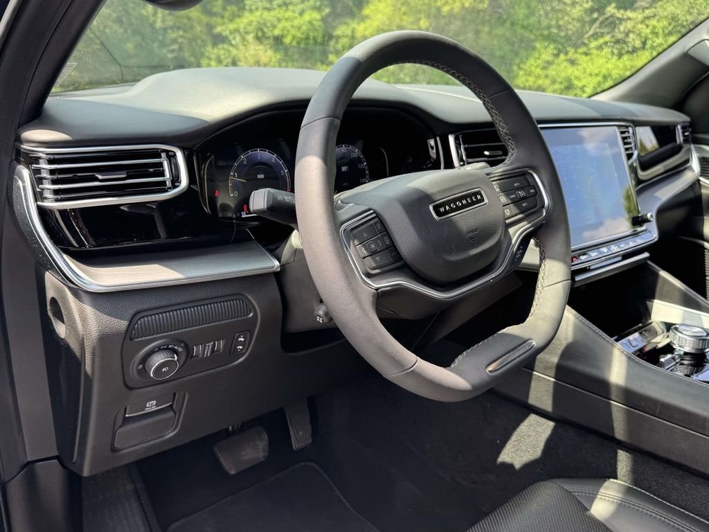 Used 2023  Jeep Series II image 2