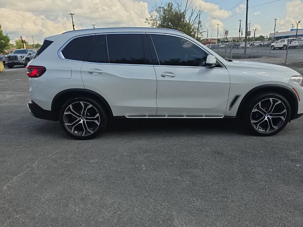 Used 2020 White BMW xDrive40i image 16