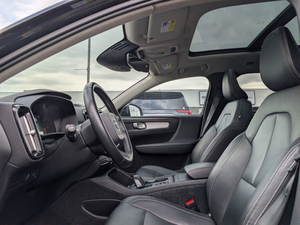 Used 2019  Volvo Momentum image 13