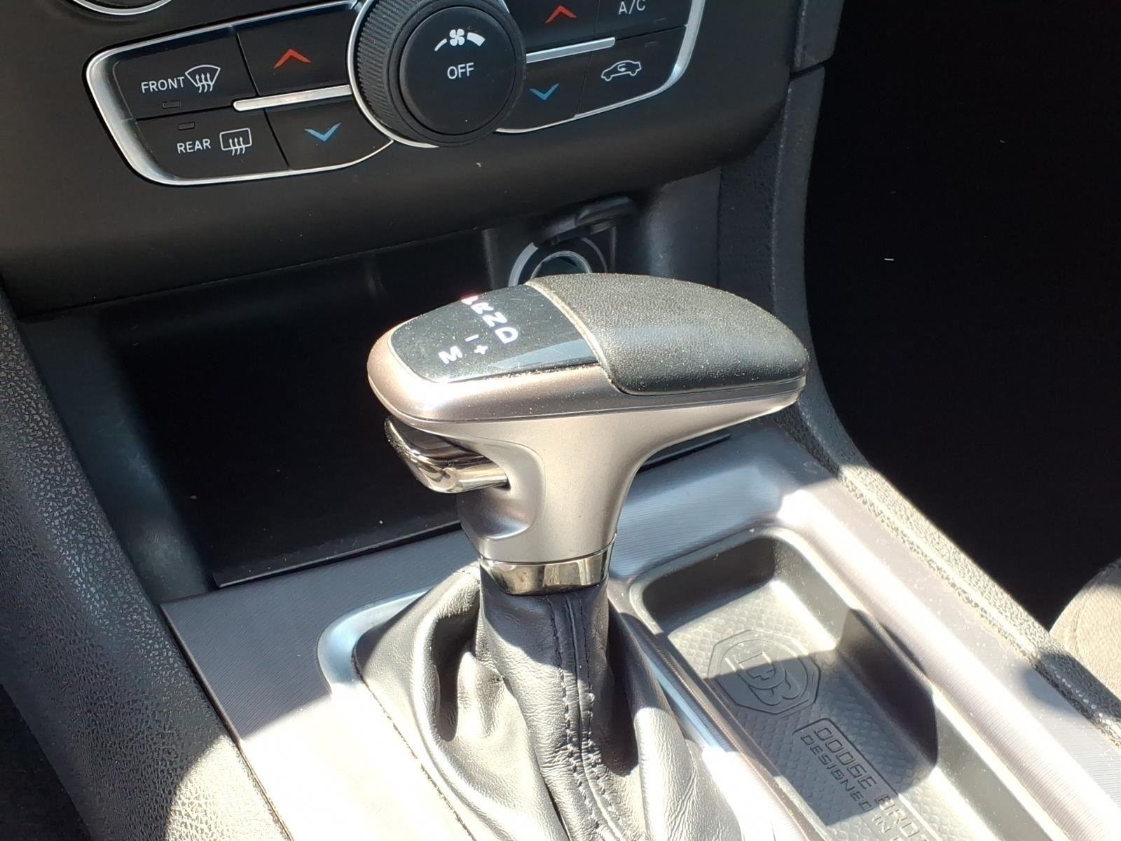 Used 2022 Torred Clearcoat Dodge SXT image 5