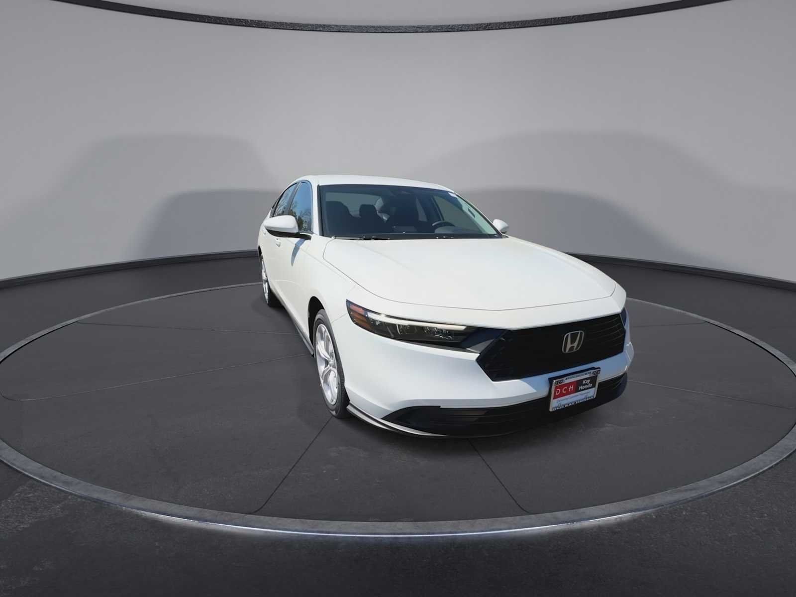 New 2026 Platinum White Pearl Honda LX image 2