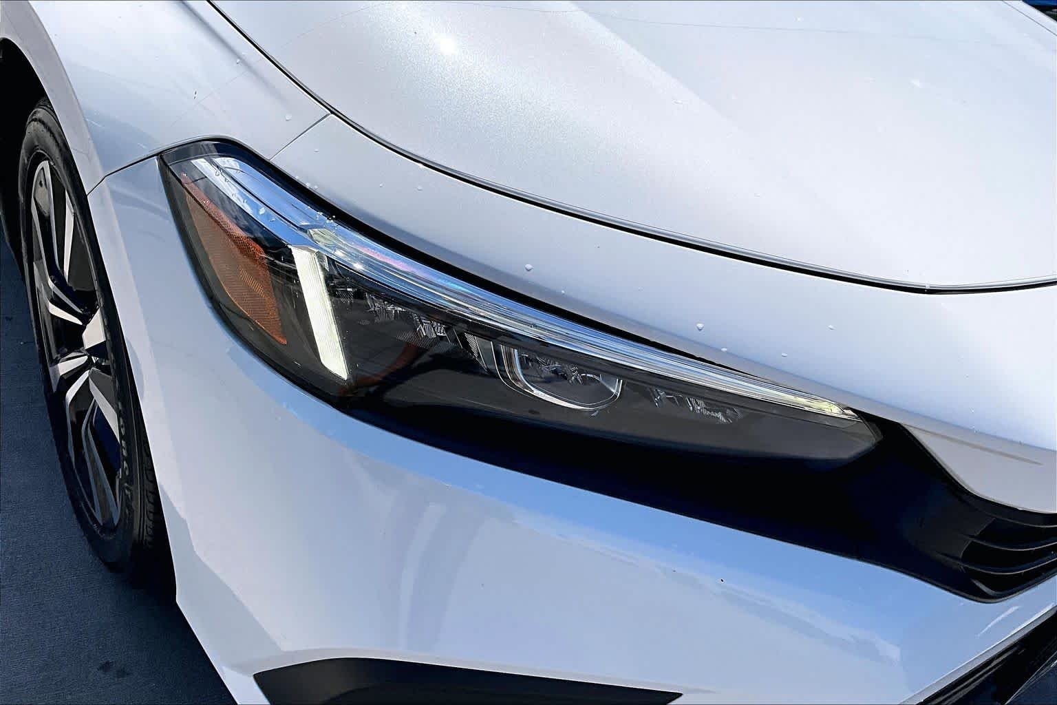 Used 2022 Platinum White Pearl Honda EX image 26
