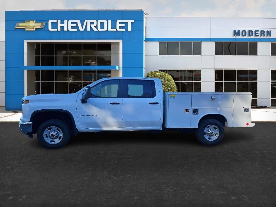 New 2025 Summit White Chevrolet WT image 2