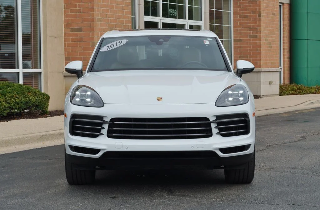 Used 2019 White Porsche Base image 3