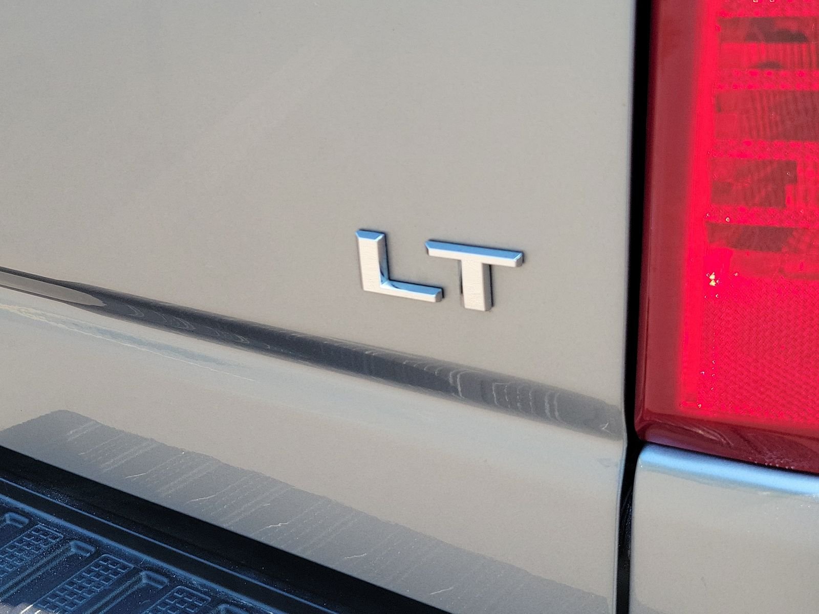 Used 2025 Gray Chevrolet LT image 6