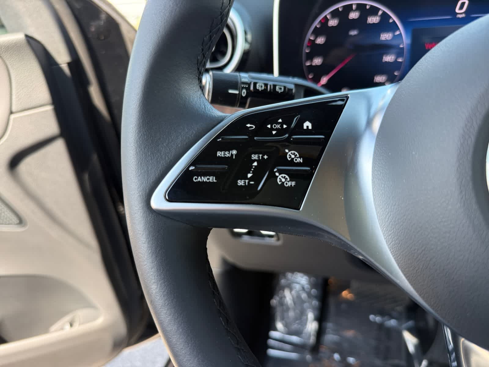 Certified Used 2025  Mercedes-Benz GLC 300 image 23