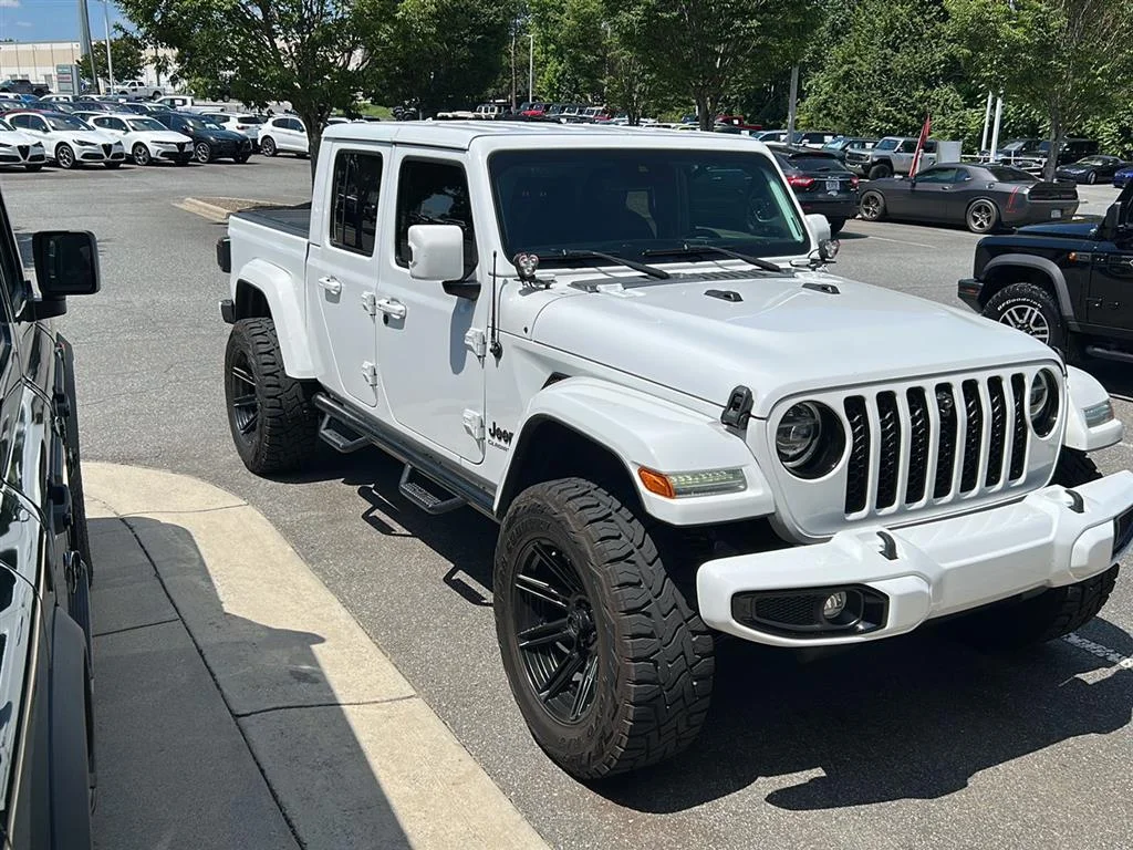 Used 2021 BRIGHT WHITE CLEARCOAT JEEP OVRLND image 5