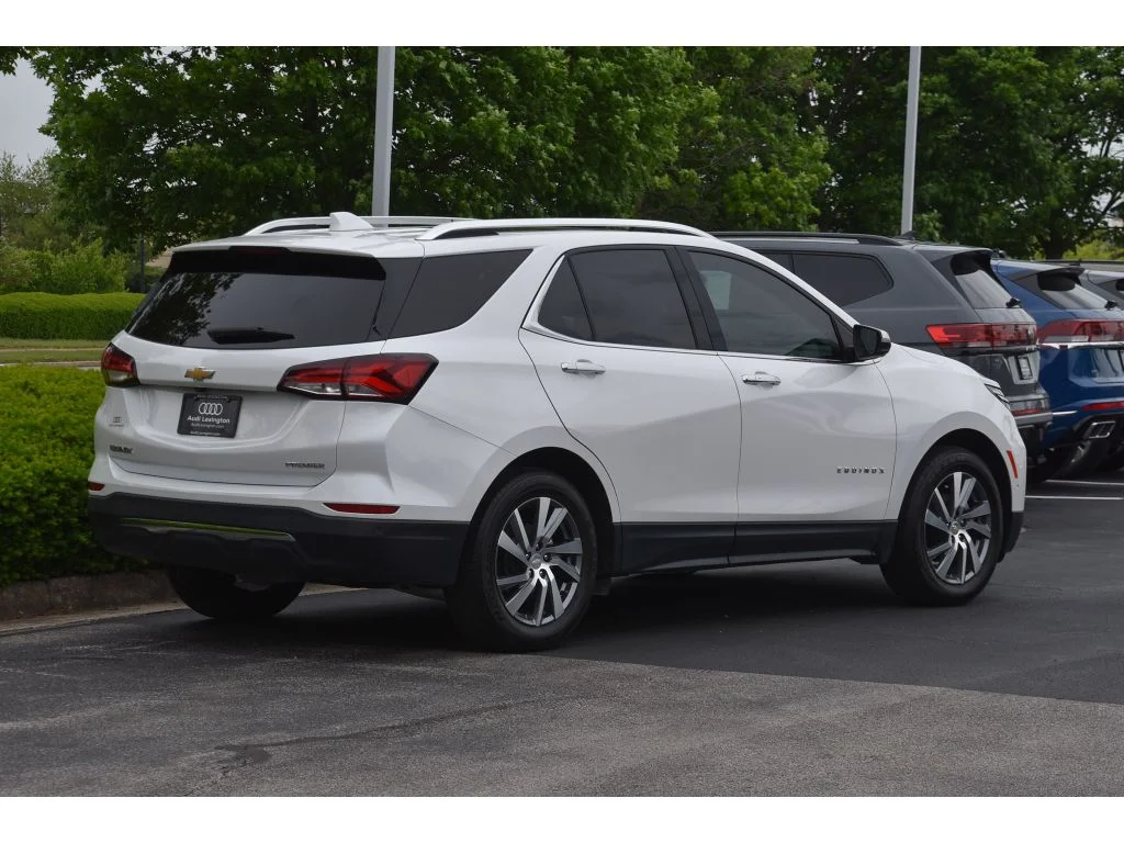 Used 2022 Iridescent Pearl Tricoat Chevrolet Premier image 4