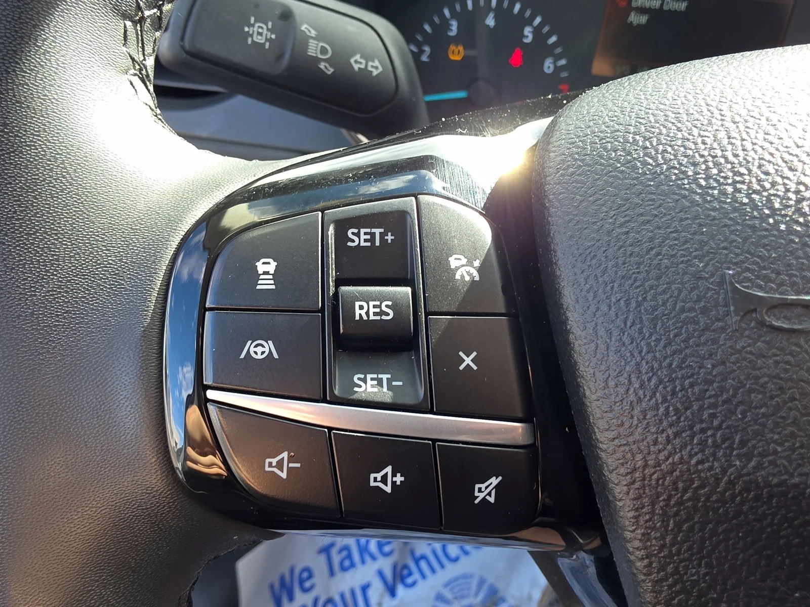 Used 2022 Oxford White Ford SE image 15