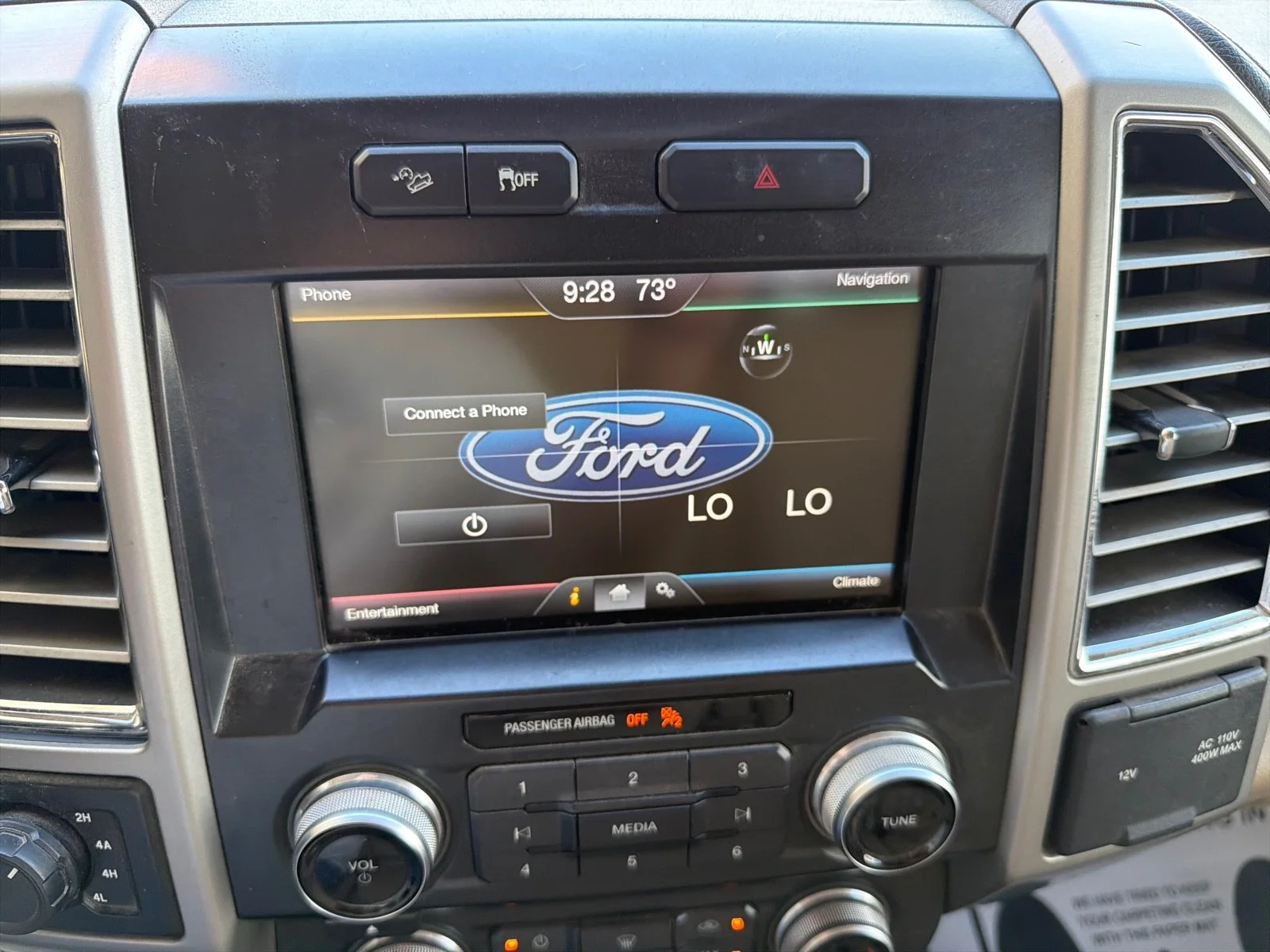Used 2015 White Platinum Metallic Tri-Coat Ford Lariat image 29