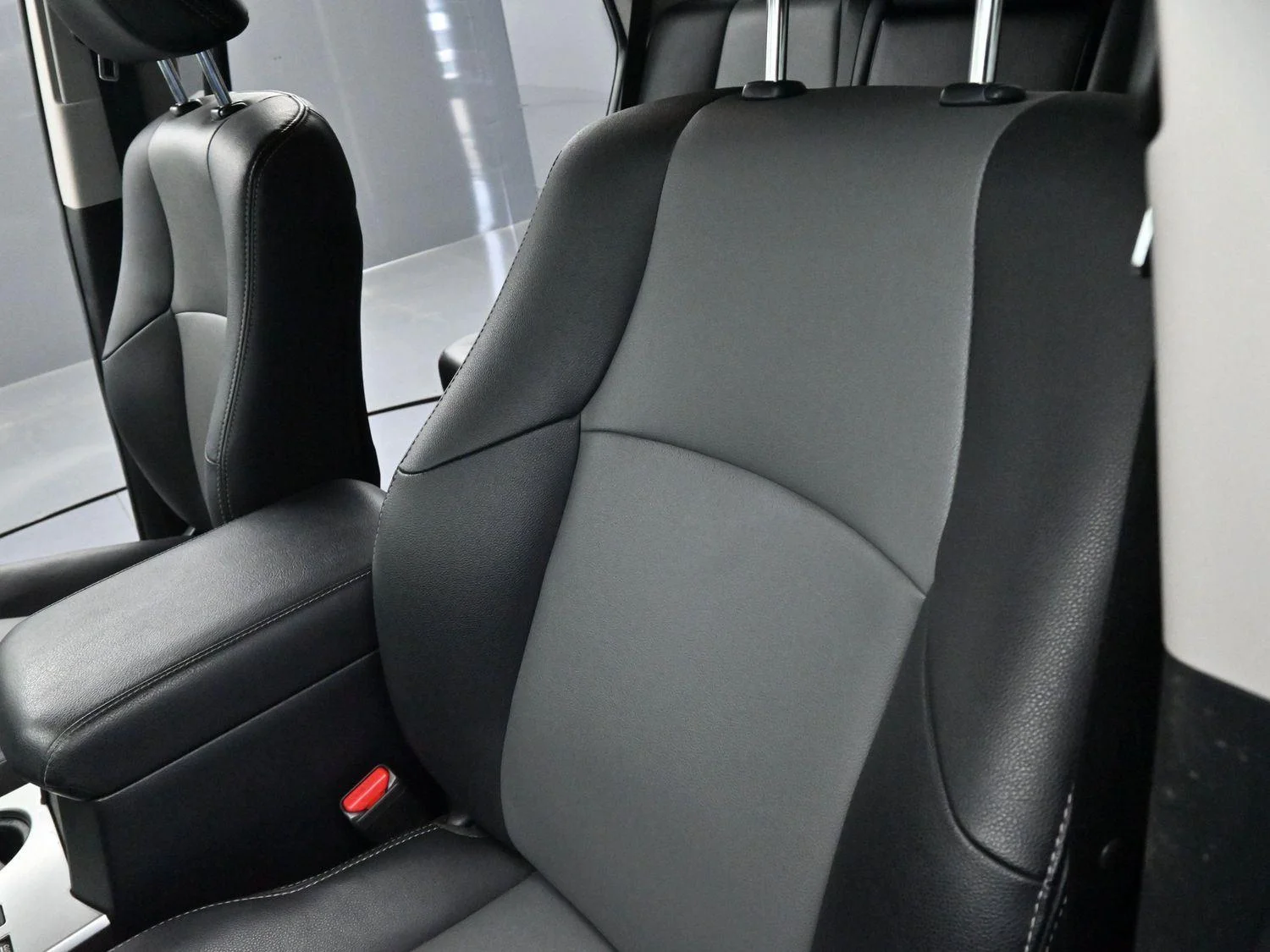 Used 2023 Midnight Black Metallic Toyota SR5 Premium image 16