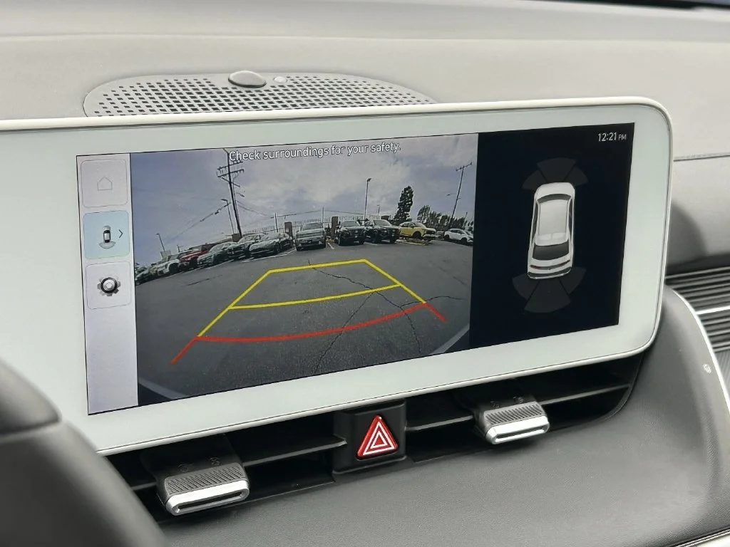Used 2024 White Hyundai SEL image 24