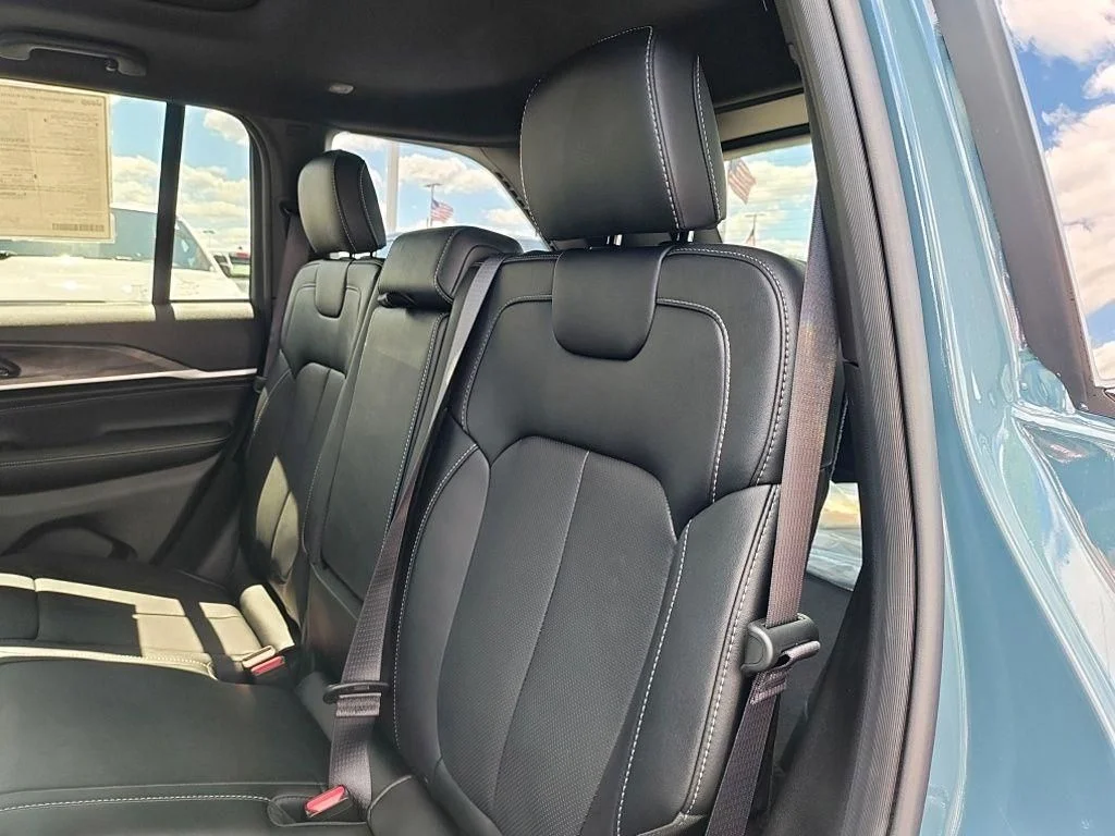 New 2026 Steel Blue Exterior Paint Jeep Limited Reserve image 33