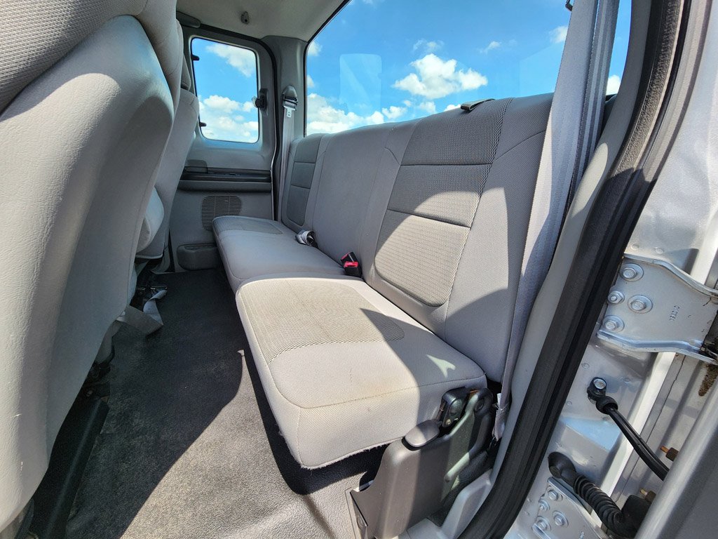 Used 2006  Ford  image 17