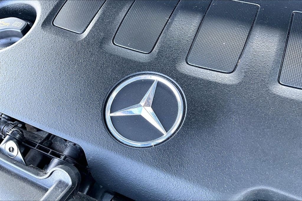Used 2021 Black Mercedes-Benz GLB 250 image 34