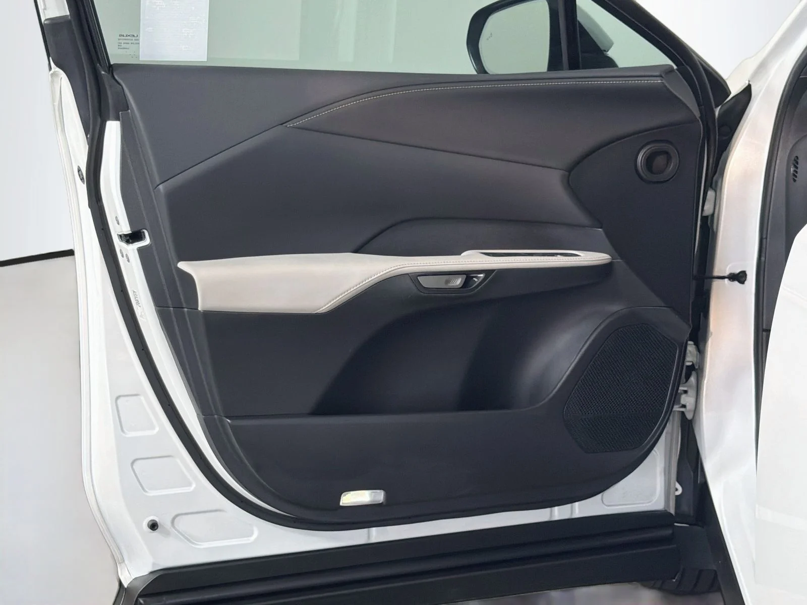 Used 2025 White Pearl Lexus 350h Premium image 21