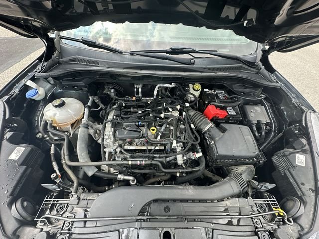Used 2022 Blue Metallic Ford SE image 19