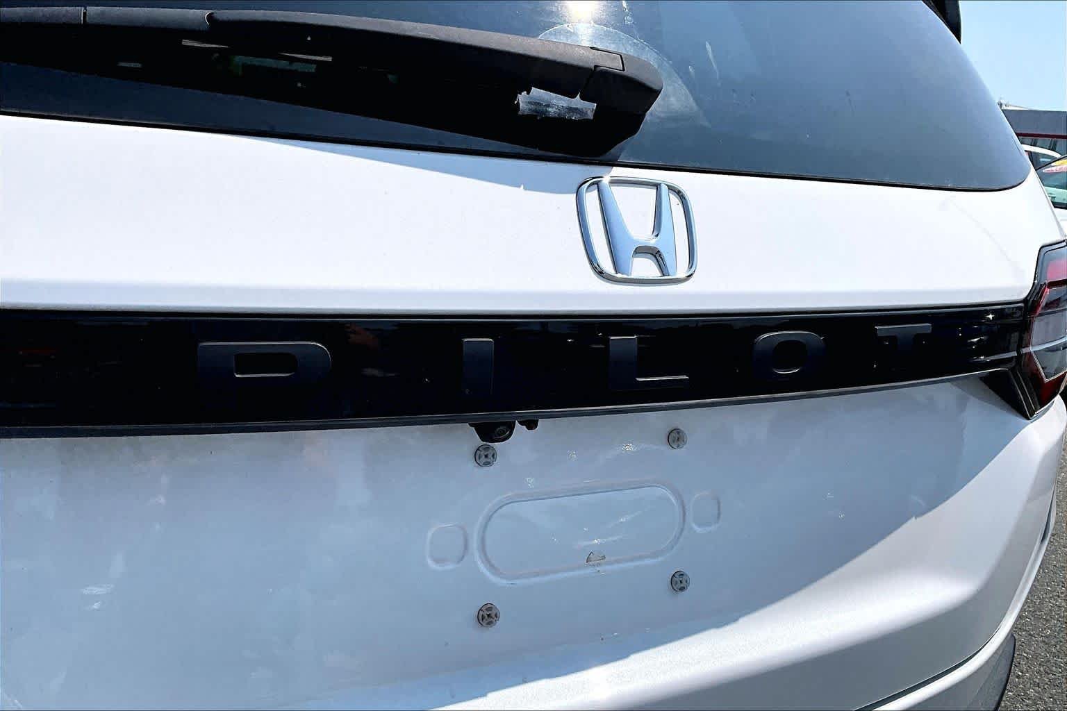 Used 2024 Platinum White Pearl Honda EX-L 8 Passenger image 10