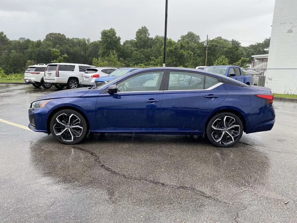 2024 Nissan Altima SR - Photo 6