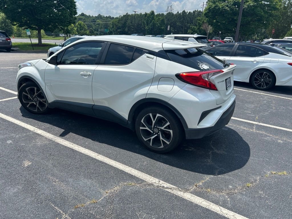 Used 2019 White Toyota XLE image 5