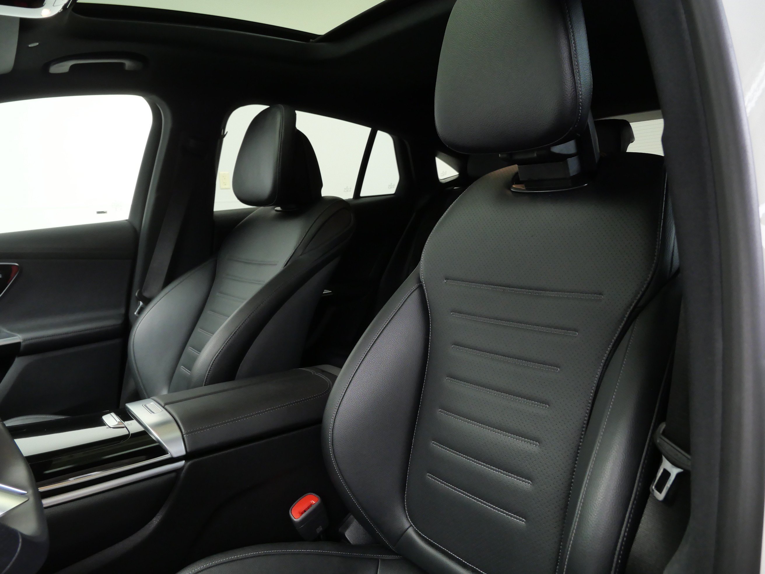 Used 2024 Polar White Mercedes-Benz GLC 300 image 15