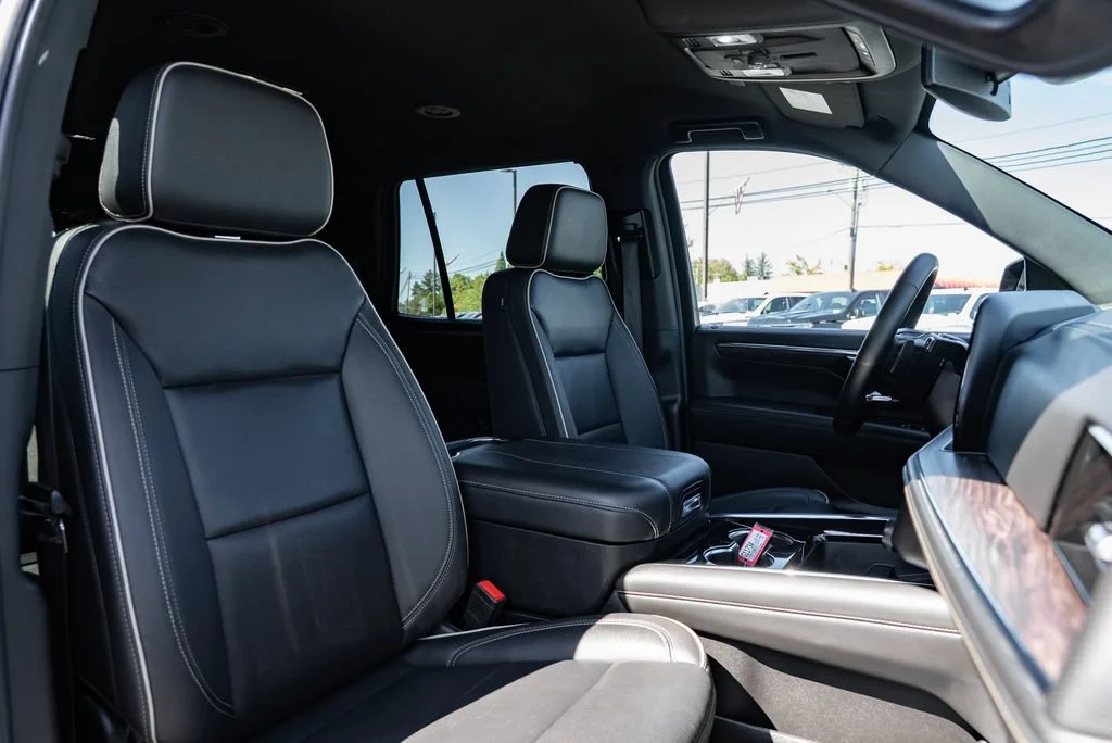 Used 2025 Black Chevrolet Premier image 36