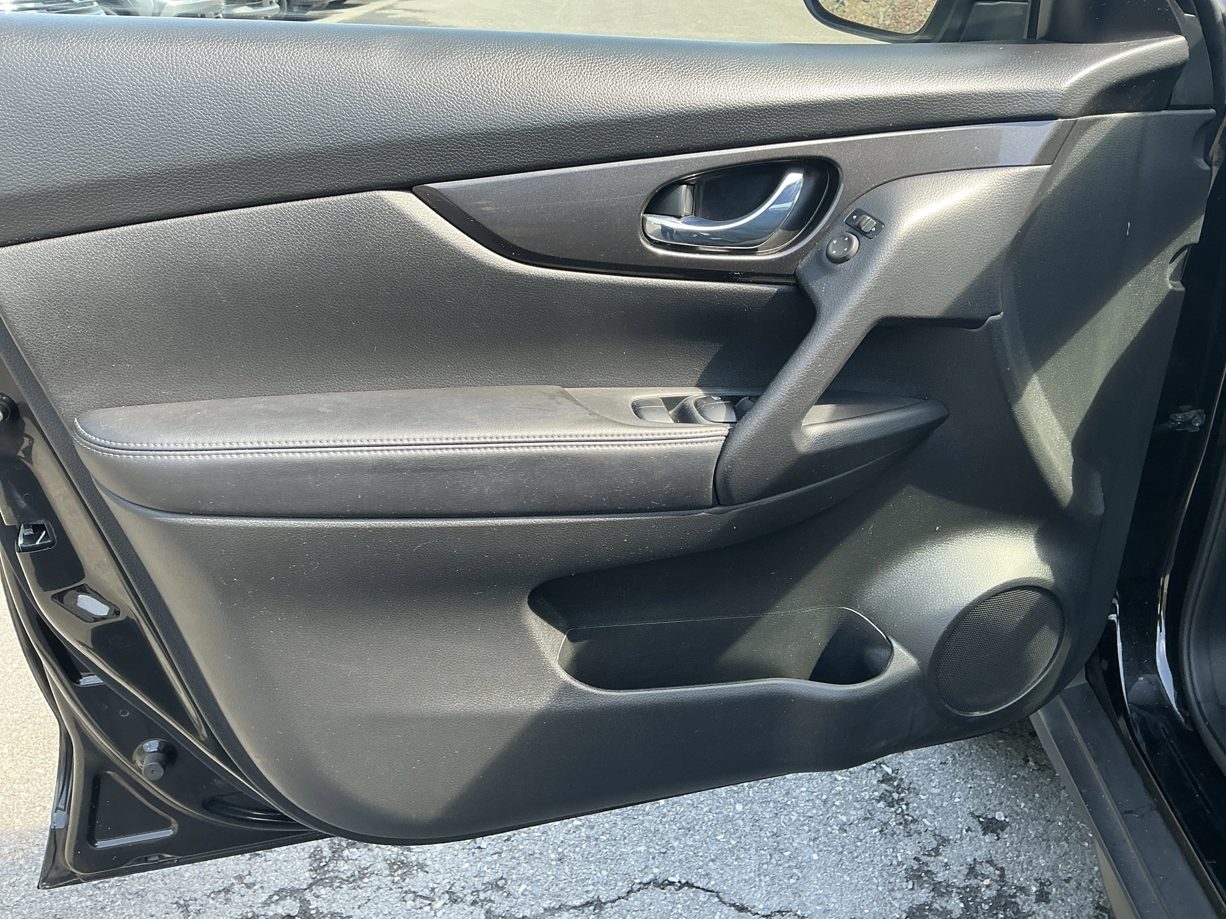 Used 2020 Magnetic Black Pearl Nissan SV image 18