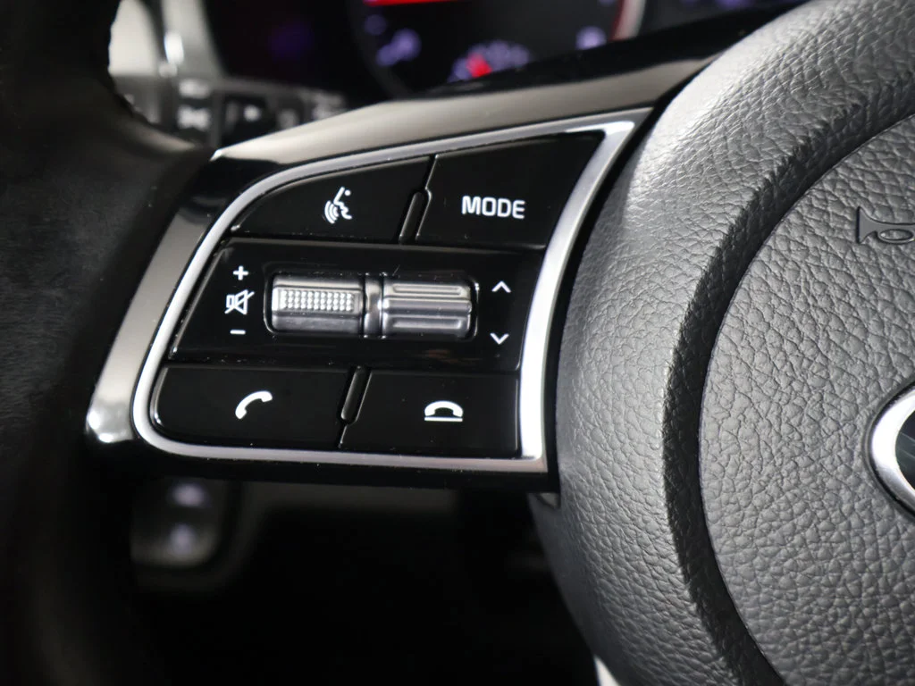 Used 2021 White Kia EX image 39