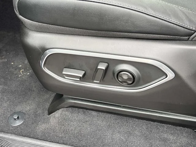 New 2026 Baltic-Gray Metallic Clear-Coat Exterior Paint Jeep Limited Altitude image 23