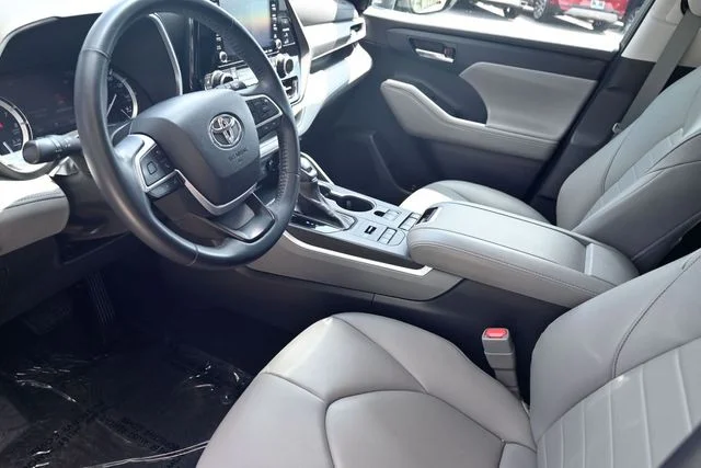 Used 2022 Gray Toyota XLE image 24