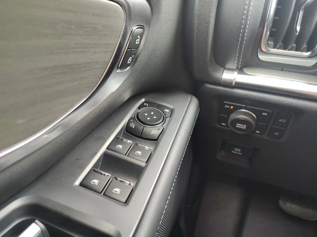 New 2026 Oxford White Ford Platinum® image 20