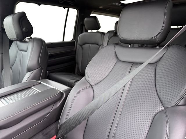 New 2026 Baltic-Gray Metallic Clear-Coat Exterior Paint Jeep Limited Reserve image 15