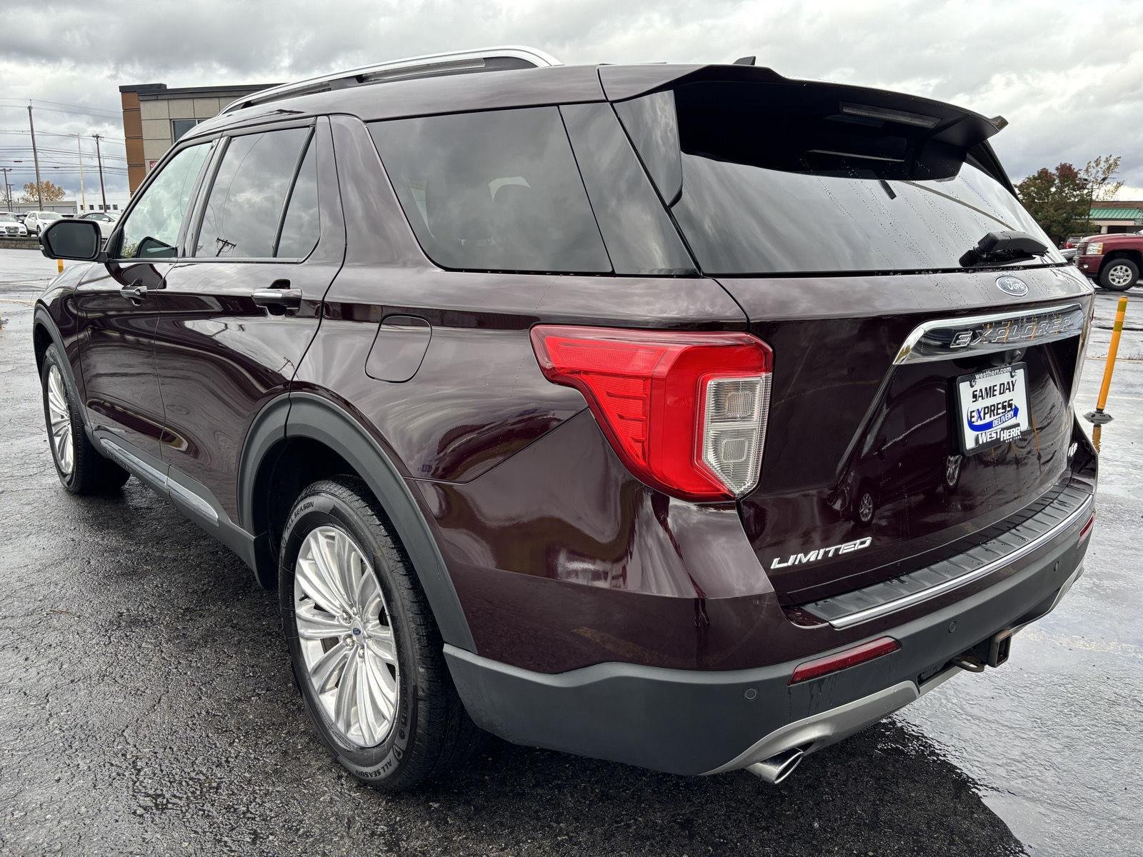 Used 2022 Jewel Red Ford Limited image 5