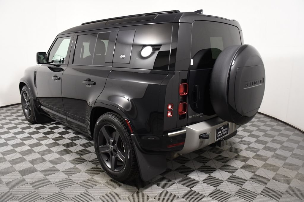 Used 2023 Santorini Black Metallic Land Rover X-Dynamic SE image 4